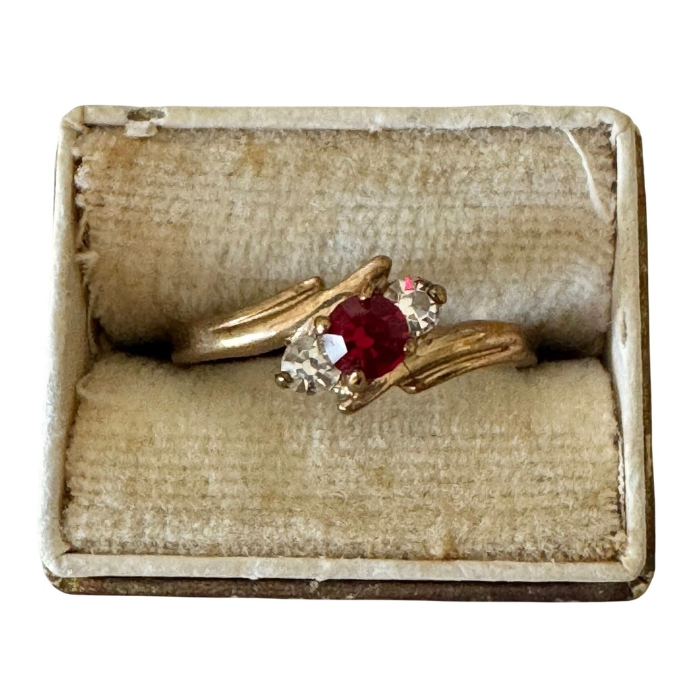 VNTG Garnet Crystal CZ Ring January Birthstone Size 8 Minimalist Pretty Sparkly
